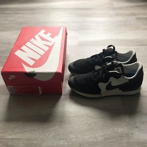 Nike x J.Crew Air Berwuda, Size 8.5
